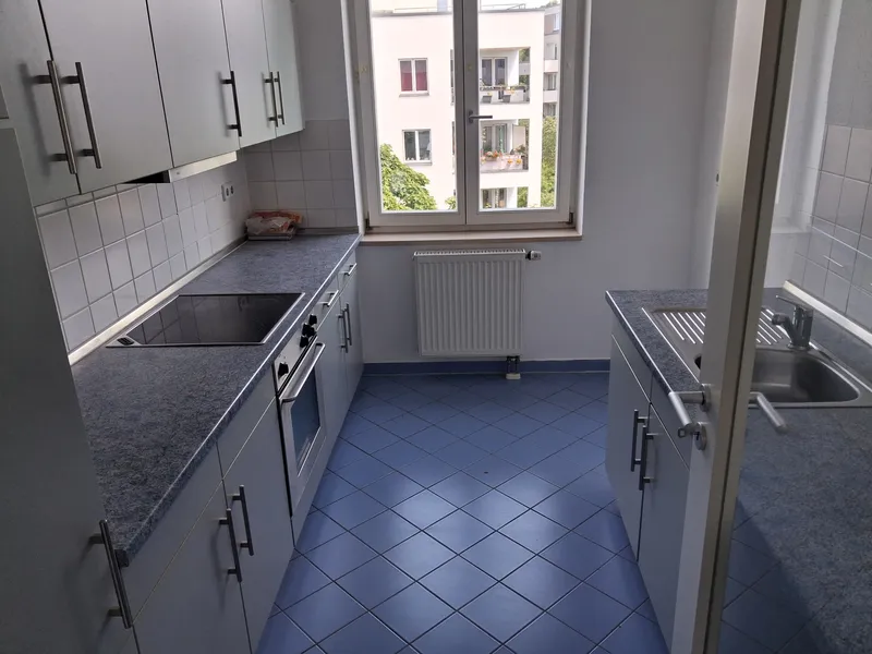 frisch renovierte 2-Zimmerwohnung mit EBK — photo 1